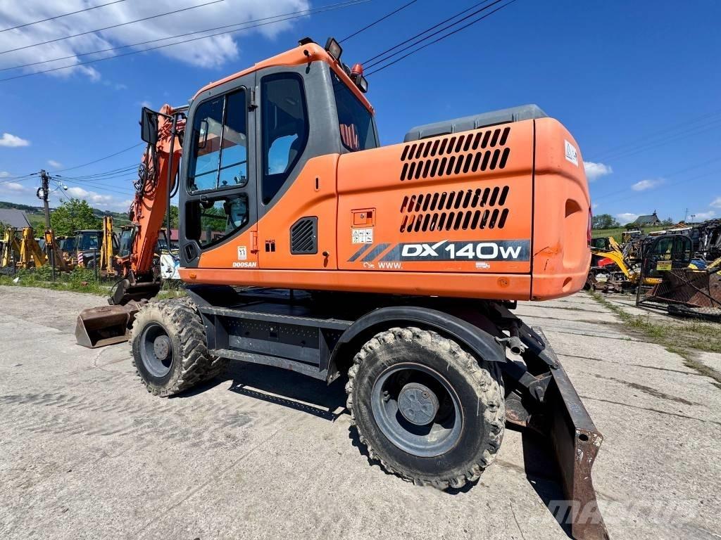 Doosan DX 140 W Mobilbagger