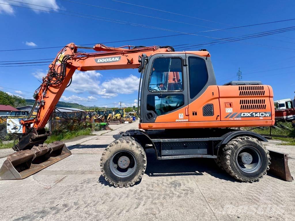 Doosan DX 140 W Mobilbagger