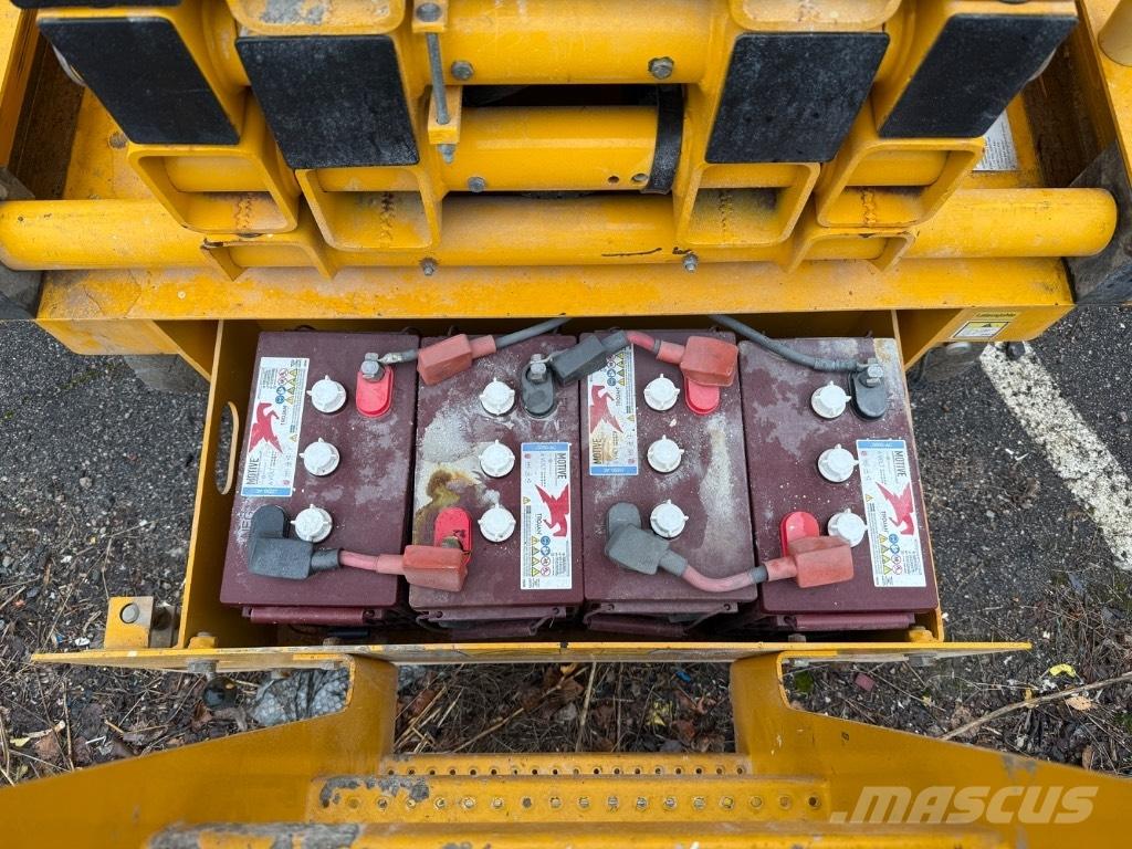 Haulotte Compact 14 Scheren-Arbeitsbühnen