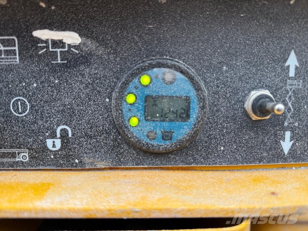 Haulotte Compact 14 Scheren-Arbeitsbühnen