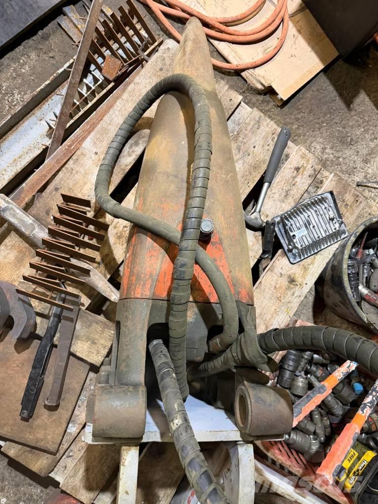 Rammer Hammer Hammer / Brecher