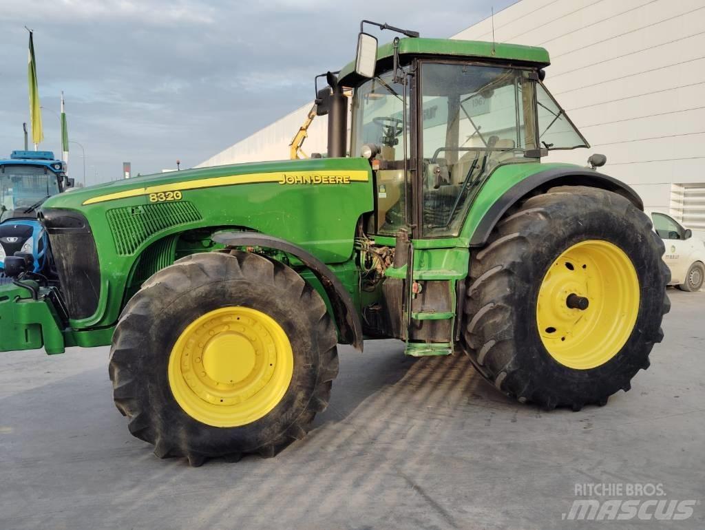 John Deere 8320 Traktoren
