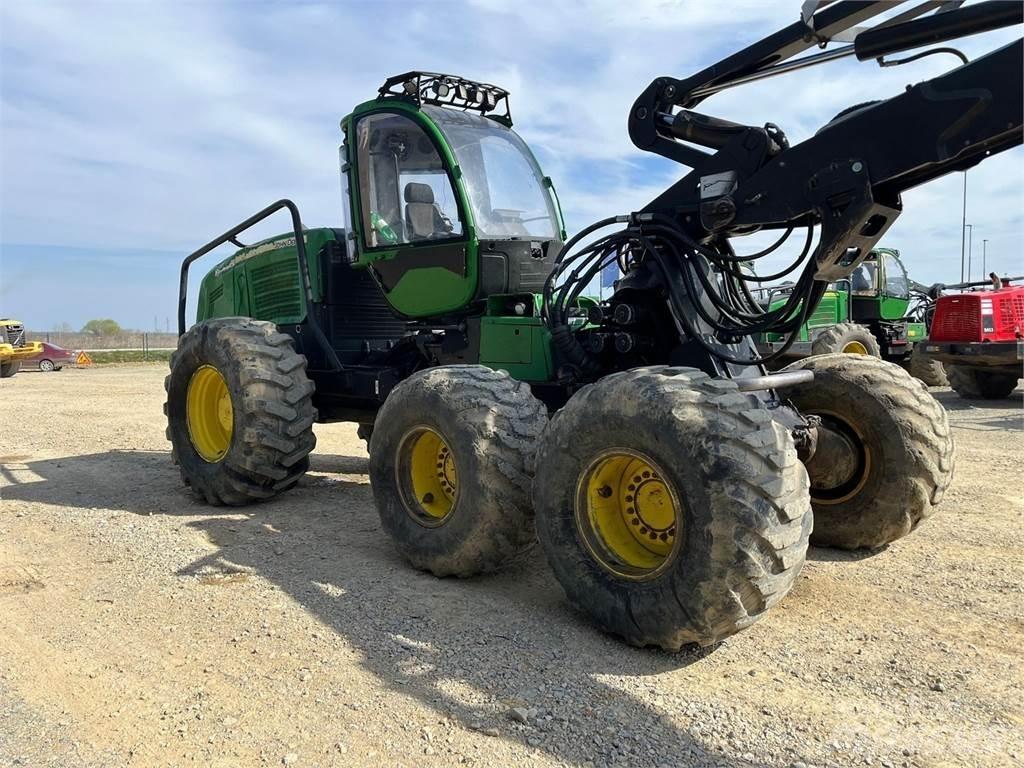John Deere 1470E Harvester