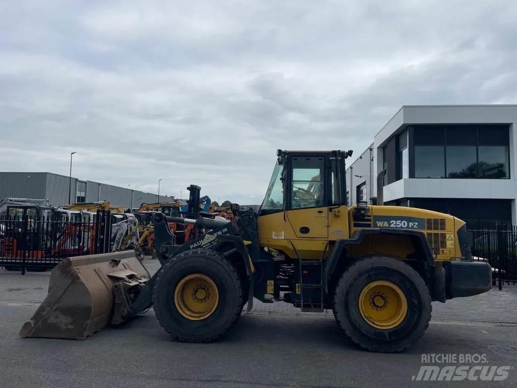 Komatsu WA250 Radlader