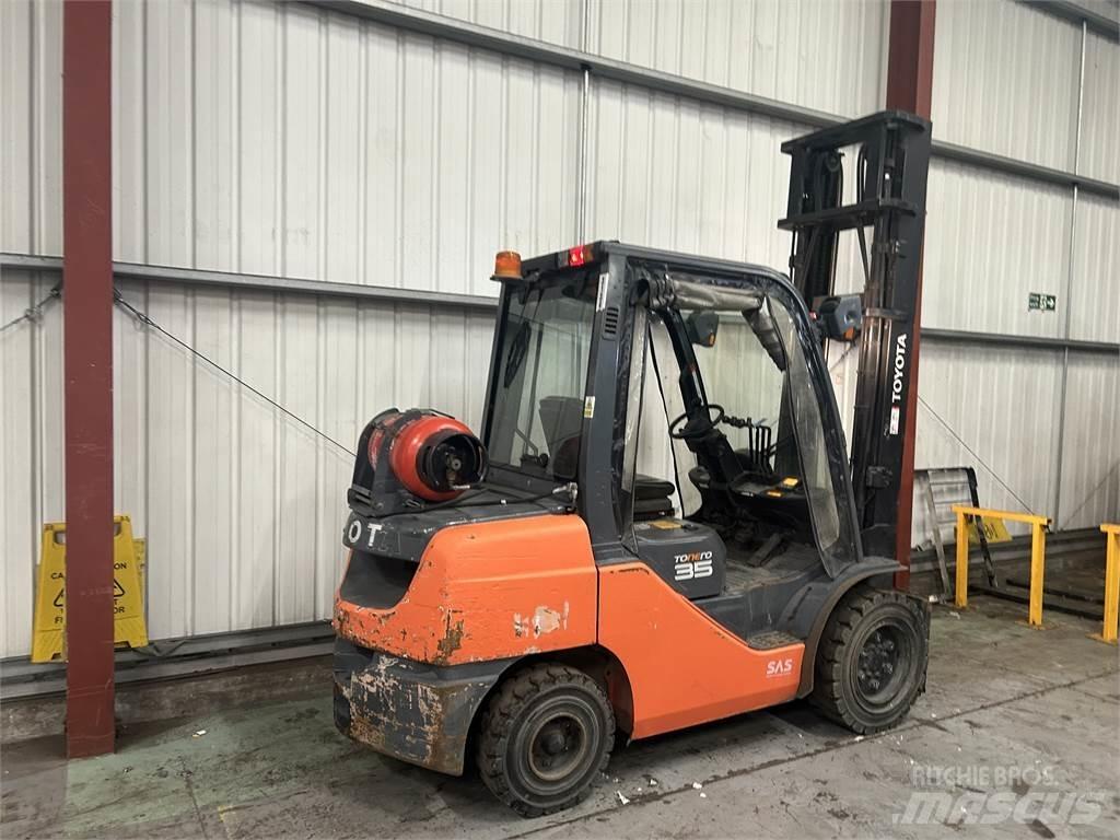 Toyota 02-8FGJF35 Gasstapler