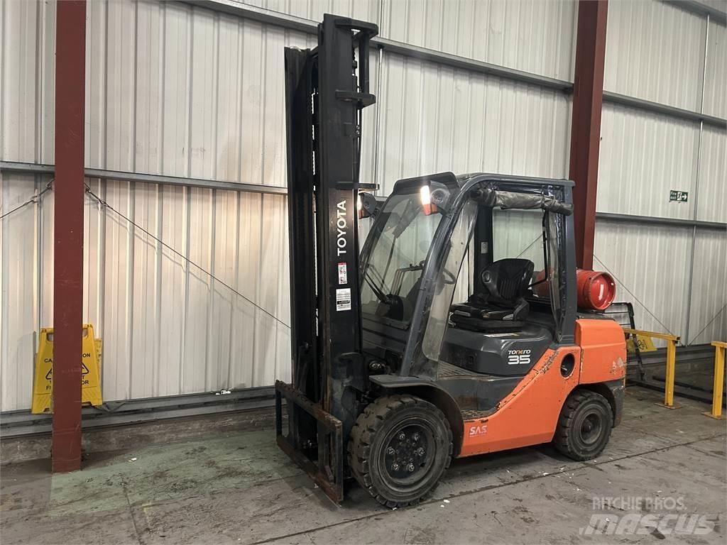 Toyota 02-8FGJF35 Gasstapler