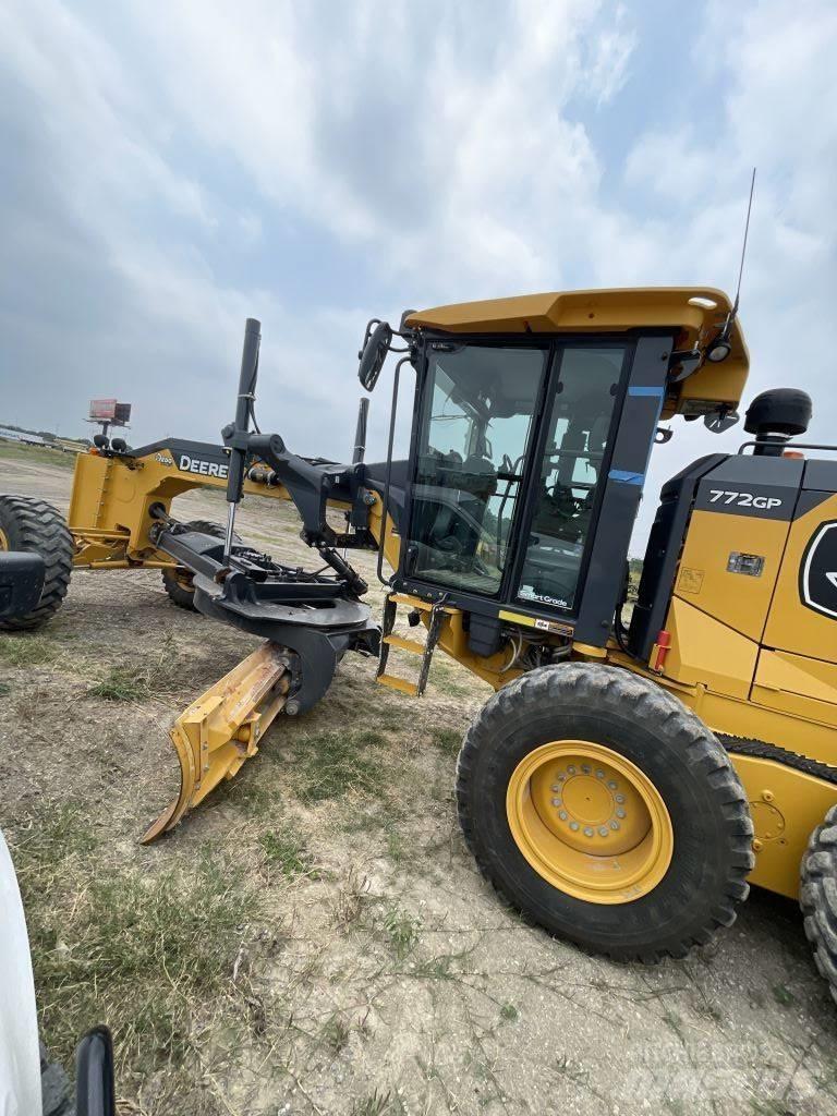 John Deere 772 GP Grader