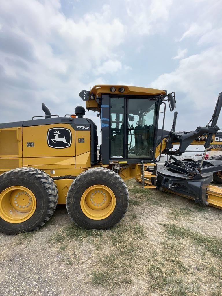 John Deere 772 GP Grader
