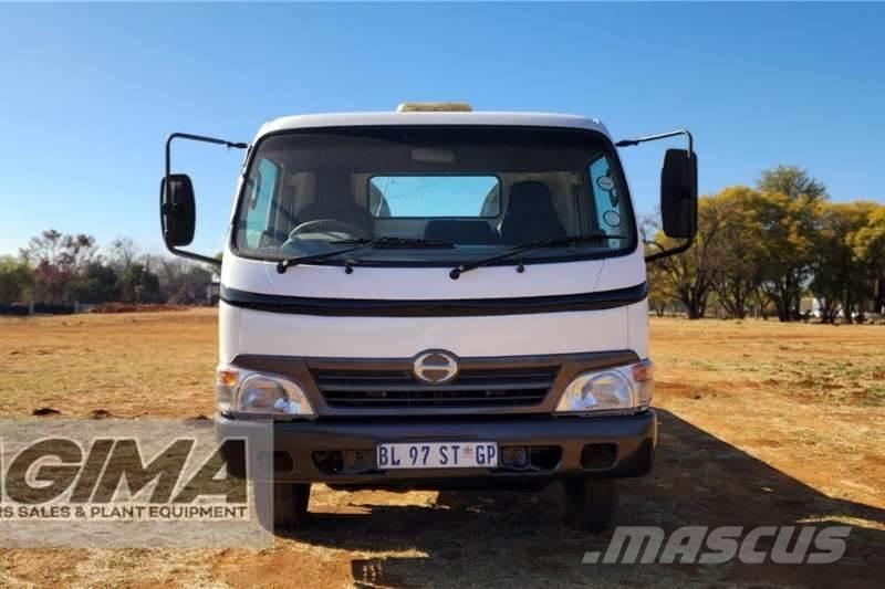 Hino 300 Roll Back Andere Fahrzeuge