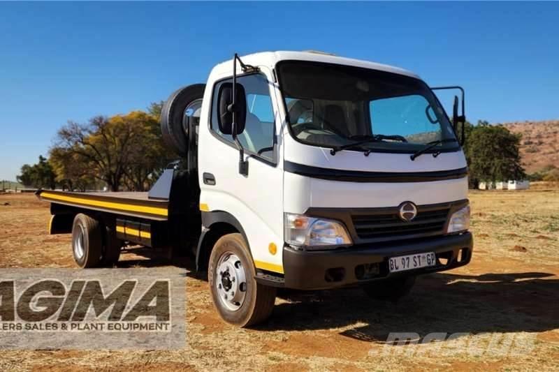 Hino 300 Roll Back Andere Fahrzeuge