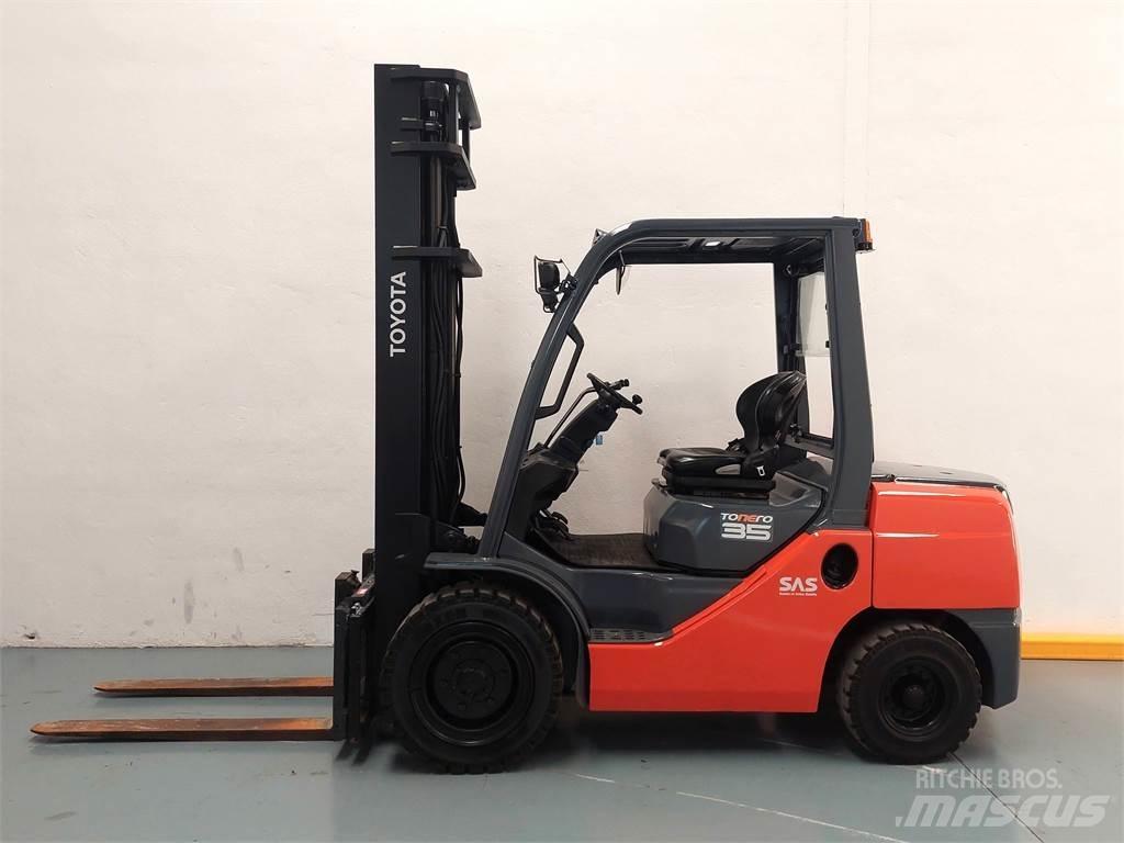 Toyota 52 8FDJF35 Dieselstapler