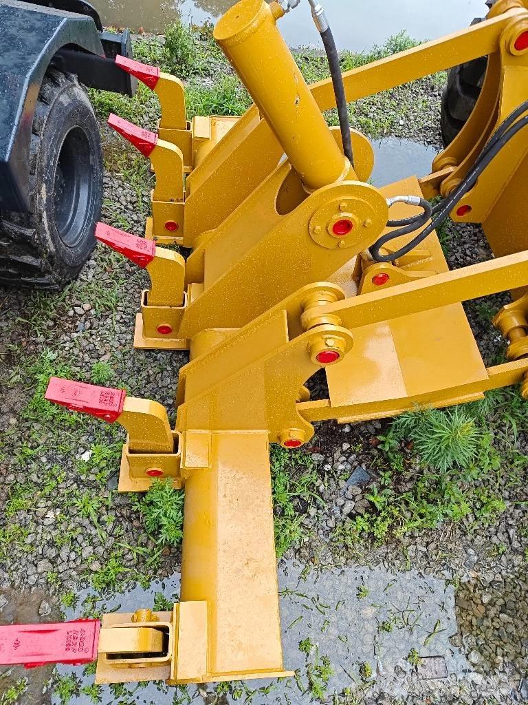 CAT 12 G Grader