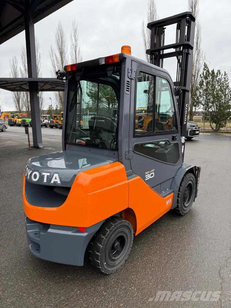 Toyota 02-8 FDF 30 Dieselstapler