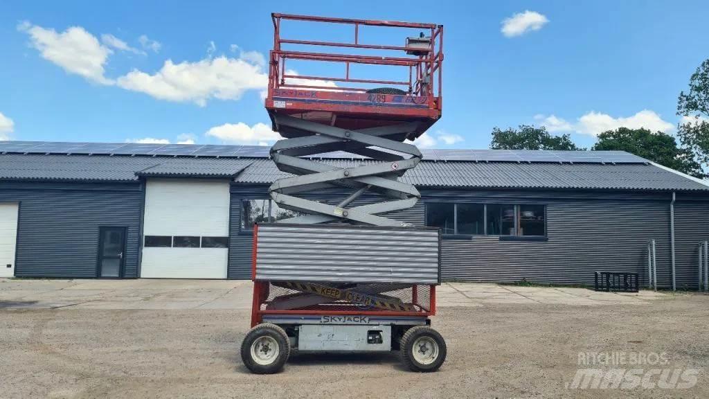 SkyJack 6832 Scheren-Arbeitsbühnen