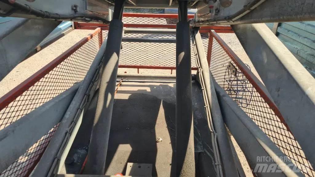 SkyJack 6832 Scheren-Arbeitsbühnen