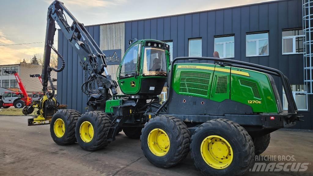 John Deere 1270 G Harvester