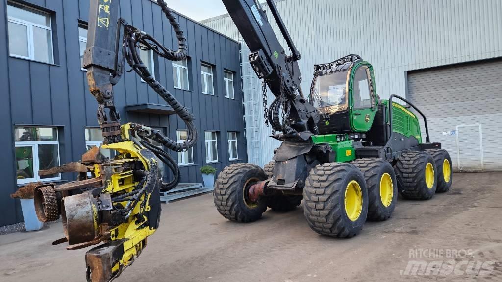 John Deere 1270 G Harvester