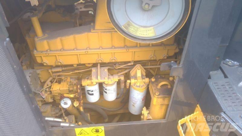 Shantui SD32 Bulldozer