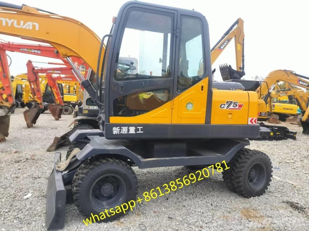 Xinyuan XYB75W Raupenbagger