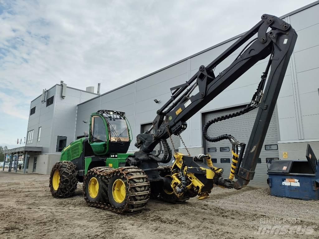 John Deere 1270G 6W Harvester