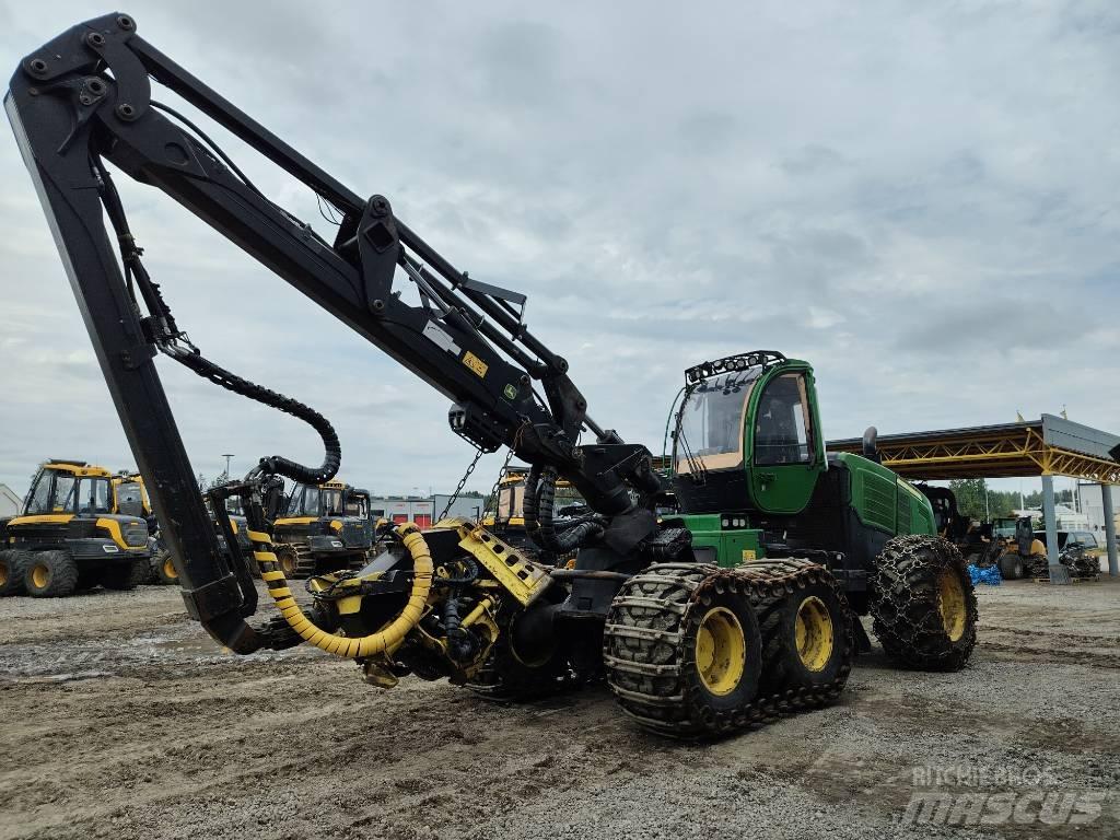 John Deere 1270G 6W Harvester