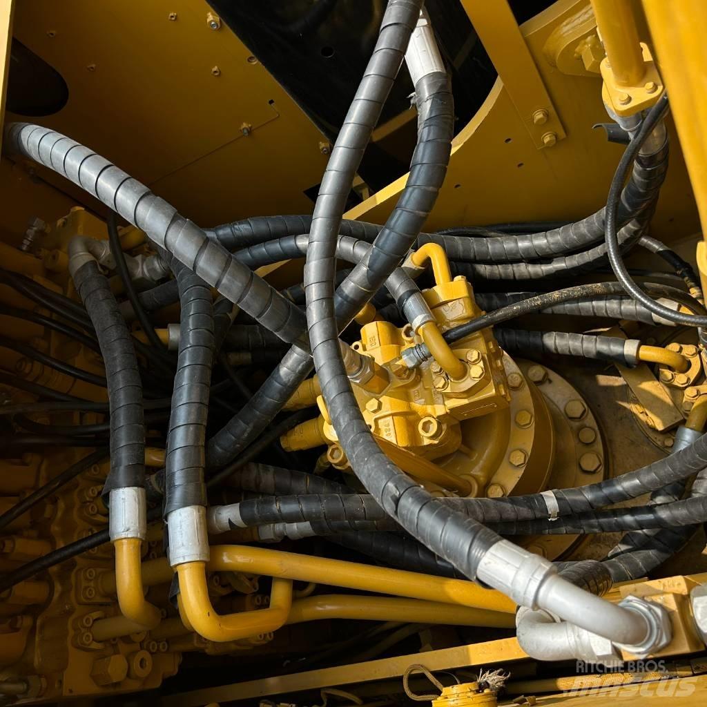 CAT 323D2L Raupenbagger