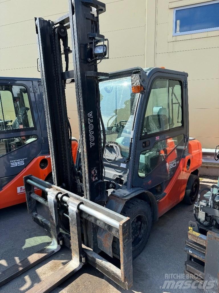 Toyota 02-8FDF30 Dieselstapler