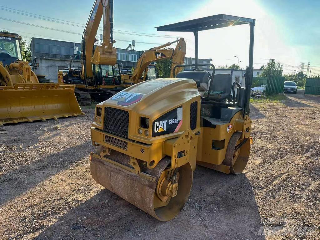 CAT CB 24 B Tandemwalzen