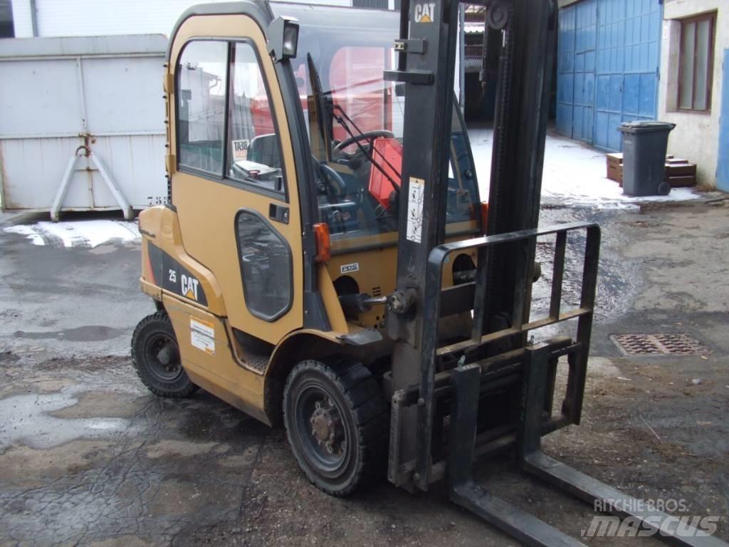 CAT lift truck DP25N Dieselstapler