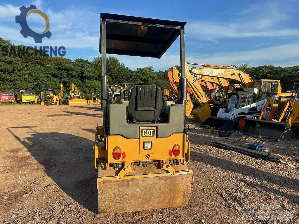 CAT CB24B Tandemwalzen