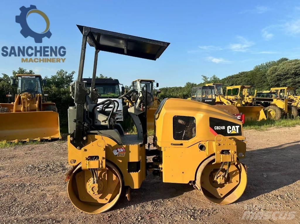 CAT CB24B Tandemwalzen
