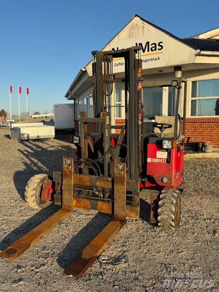 Moffett M4 25.3 Dieselstapler