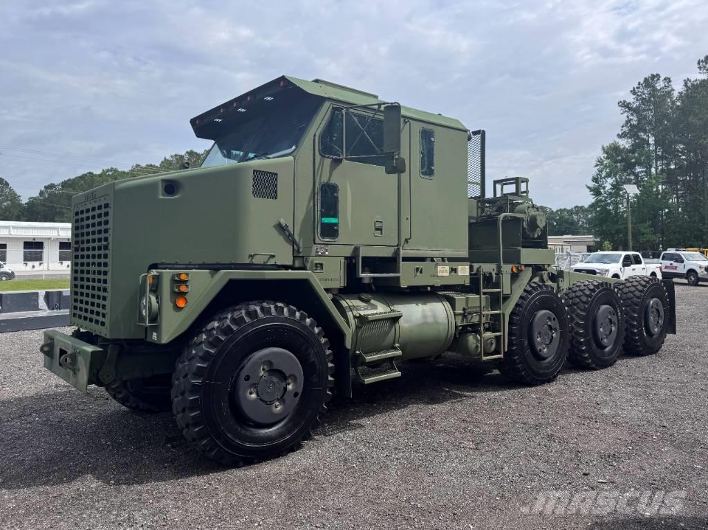 Oshkosh M1070 Sattelzugmaschinen