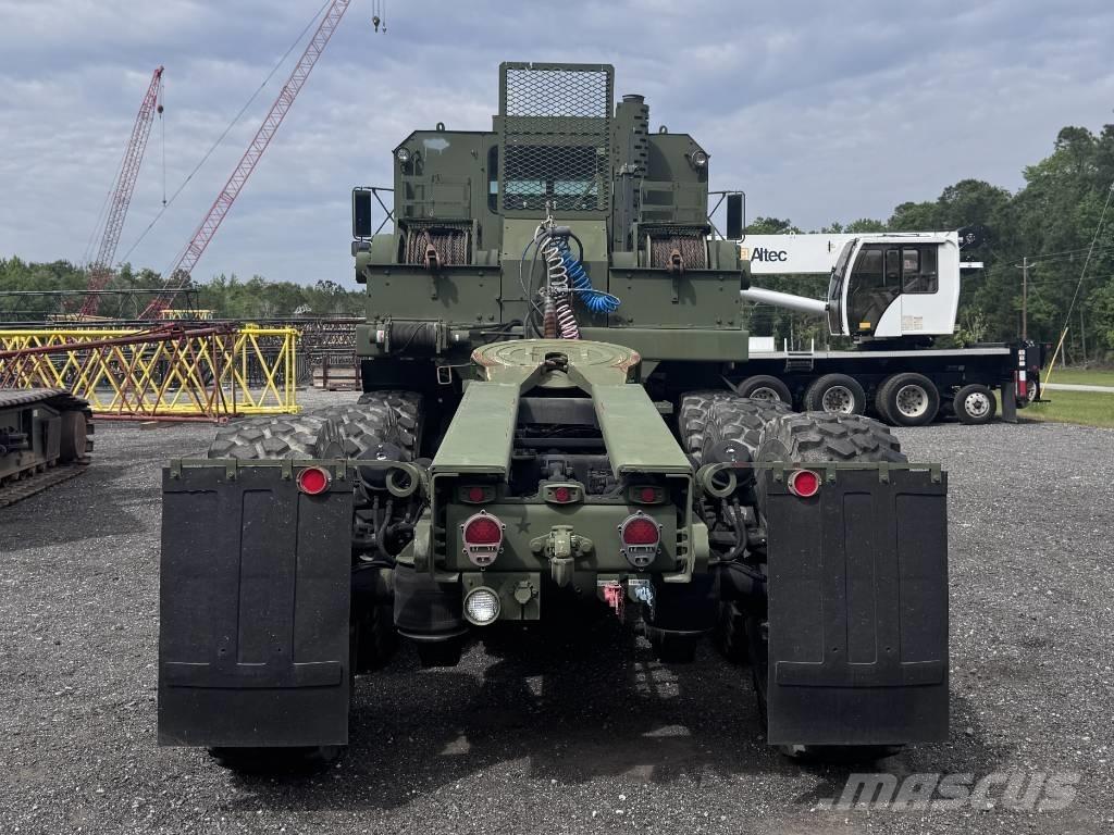 Oshkosh M1070 Sattelzugmaschinen