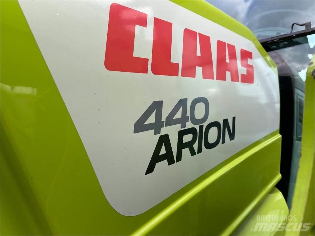 CLAAS Arion 440 Traktoren