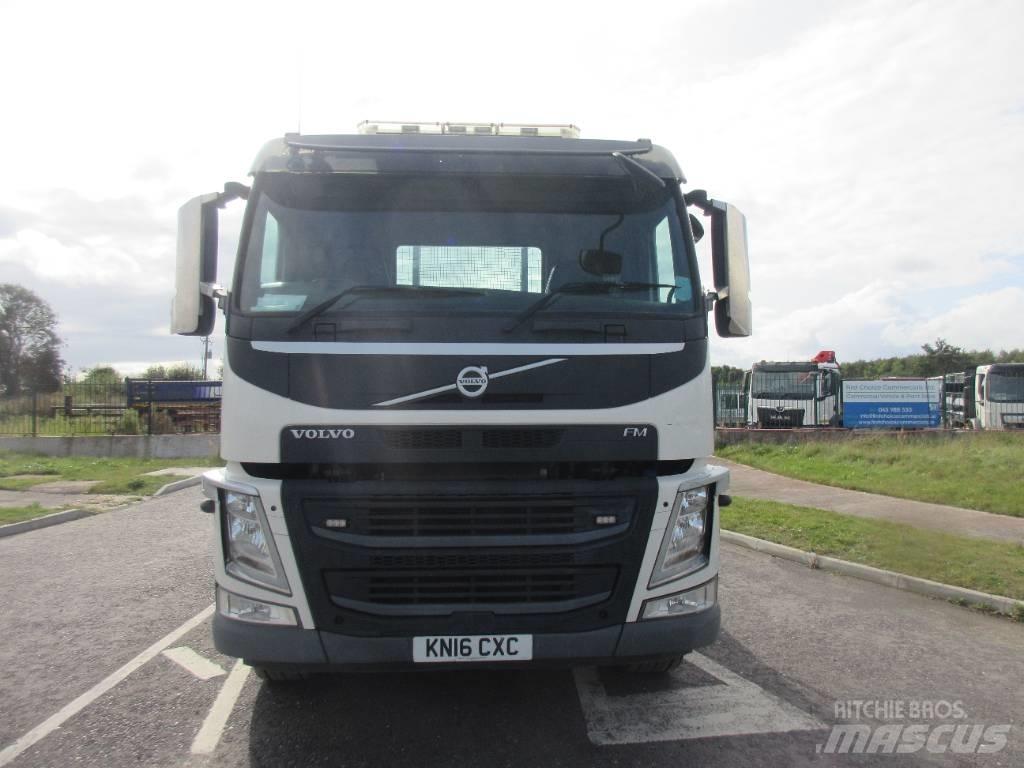 Volvo FM 370 Pritschenwagen mit Seilwinde
