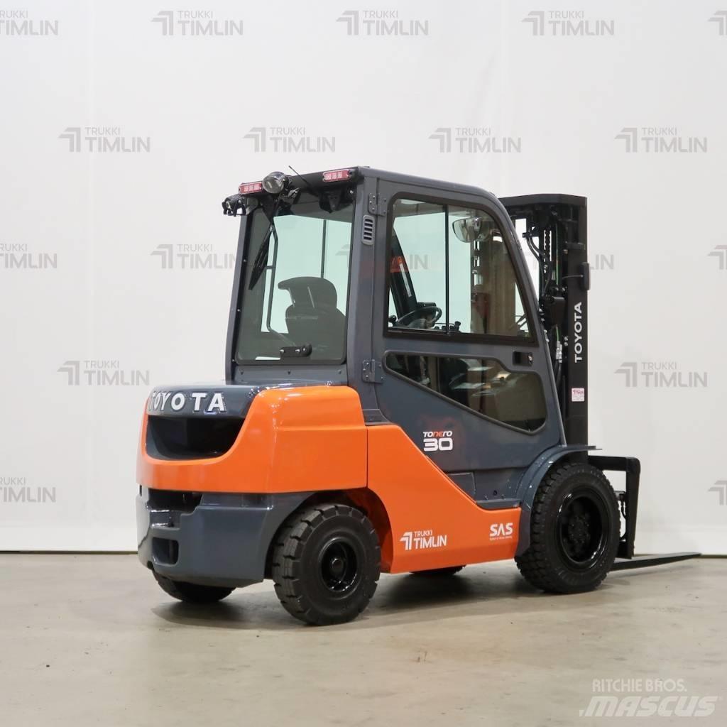 Toyota 02-8FDF30 Dieselstapler