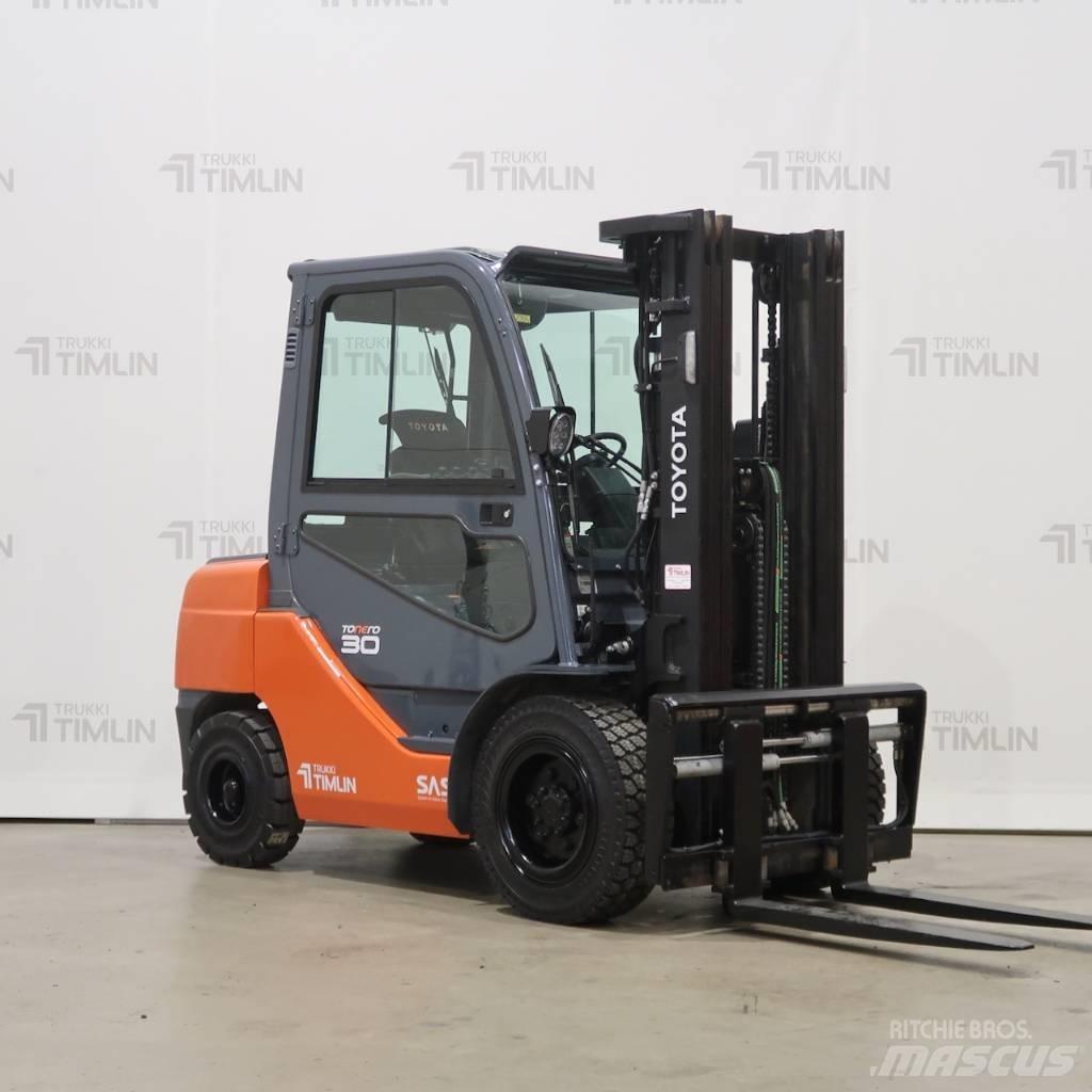 Toyota 02-8FDF30 Dieselstapler
