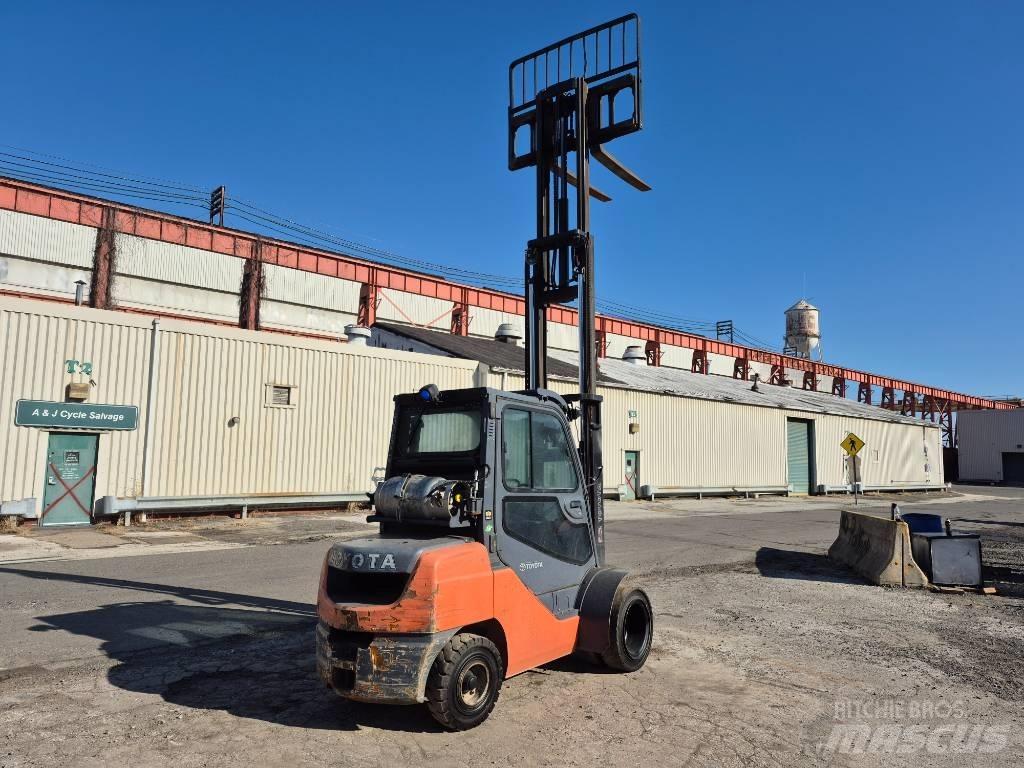 Toyota 8 FGU 30 Andere Gabelstapler
