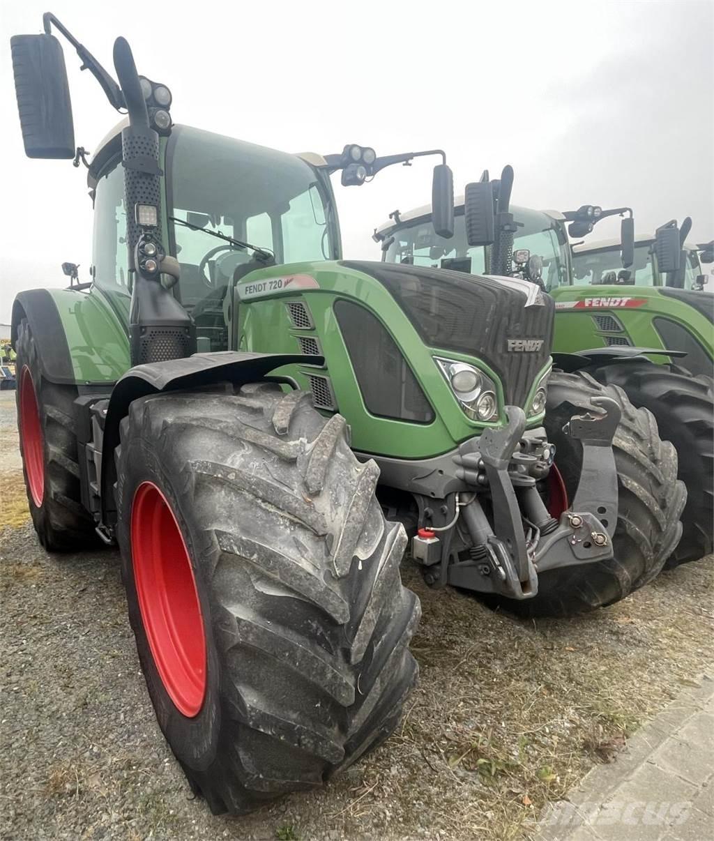 Fendt 820 Vario Traktoren