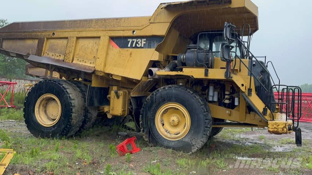 CAT 773 F Dumper - Knickgelenk
