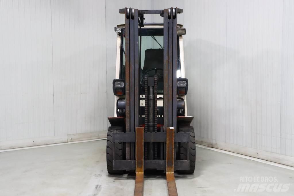 Nissan FGJ02A30U Dieselstapler