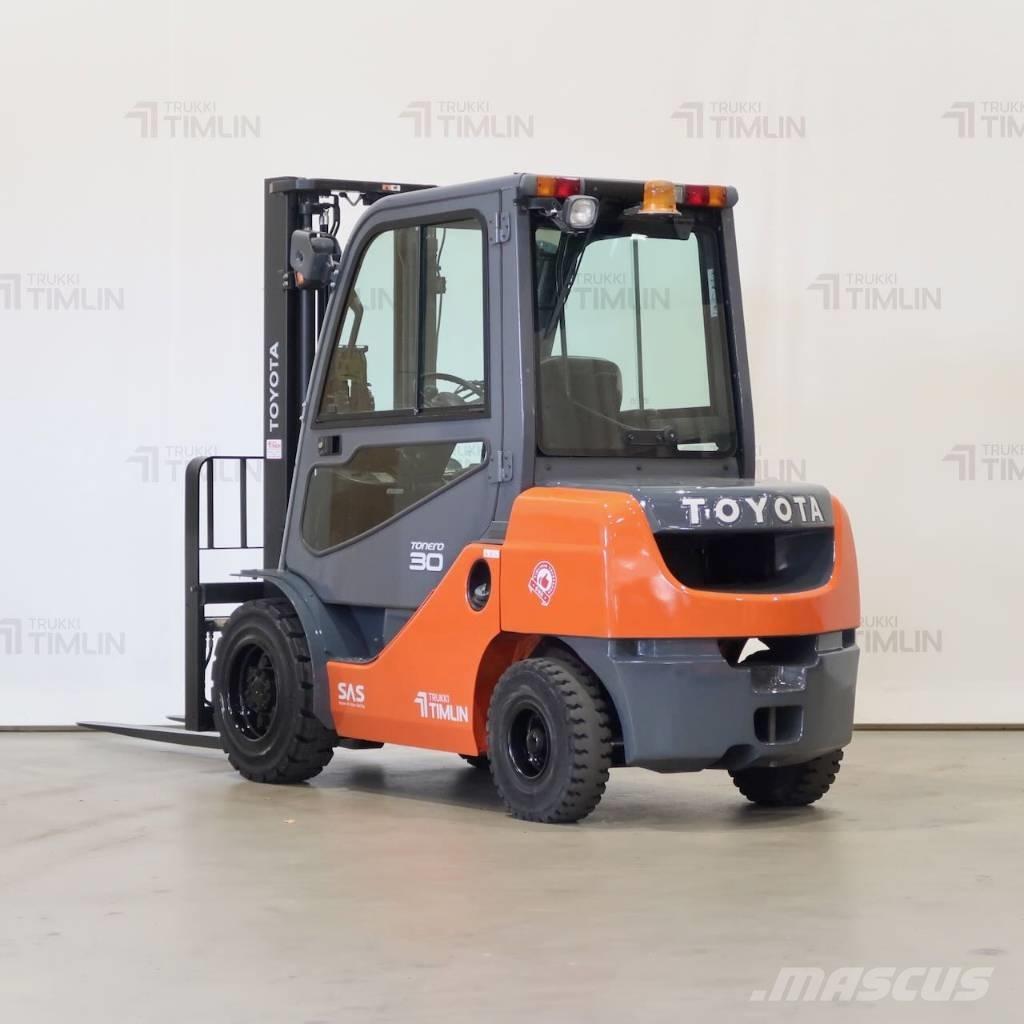 Toyota 02-8FDF30 Dieselstapler