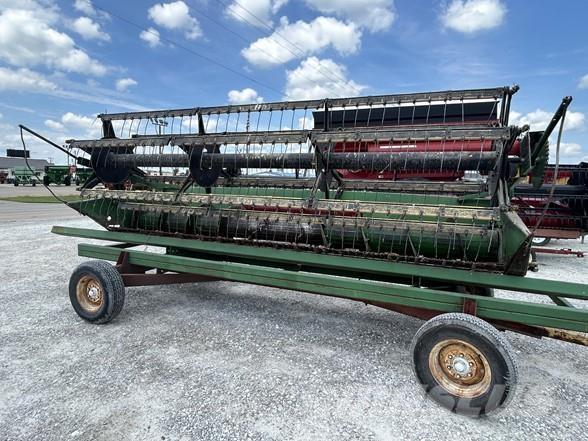John Deere 220 Erntevorsätze
