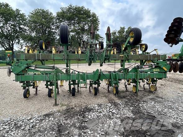 John Deere 845 Hackfruchtkultivator