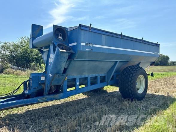 Kinze 840 Getreideanhänger