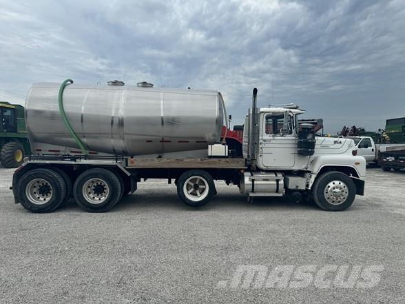 Mack RS600L Sonstige Baumaschinen