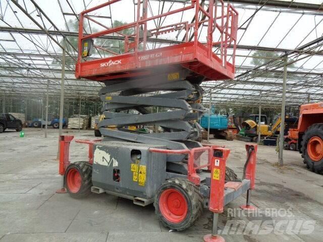 SkyJack SJ 6832 RT Scheren-Arbeitsbühnen