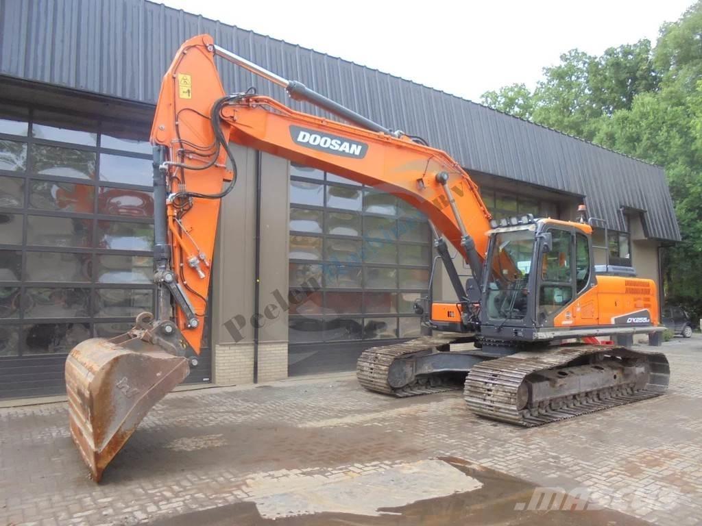 Doosan DX 255 LC-5 Raupenbagger