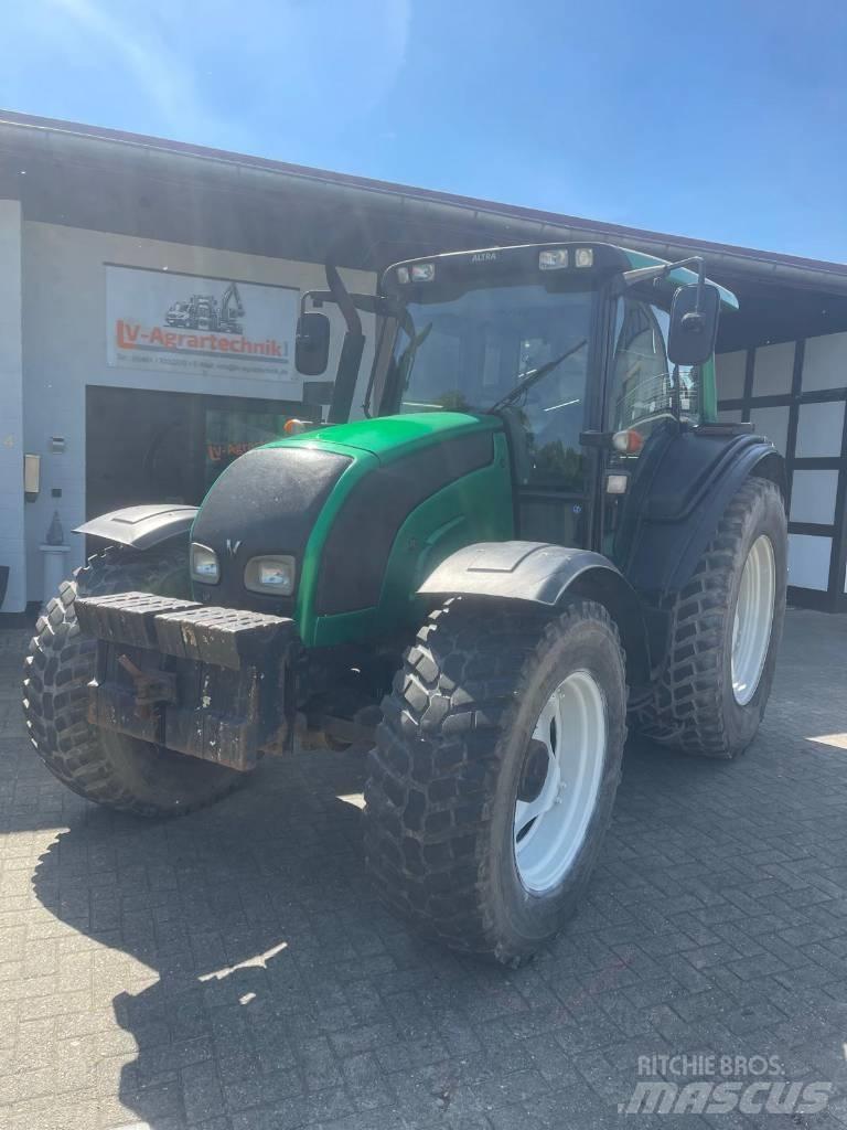Valtra N 141 Traktoren